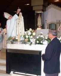 Russian archbishop crowns the Pilgrim Virgin Statue in Fatima, Portugal